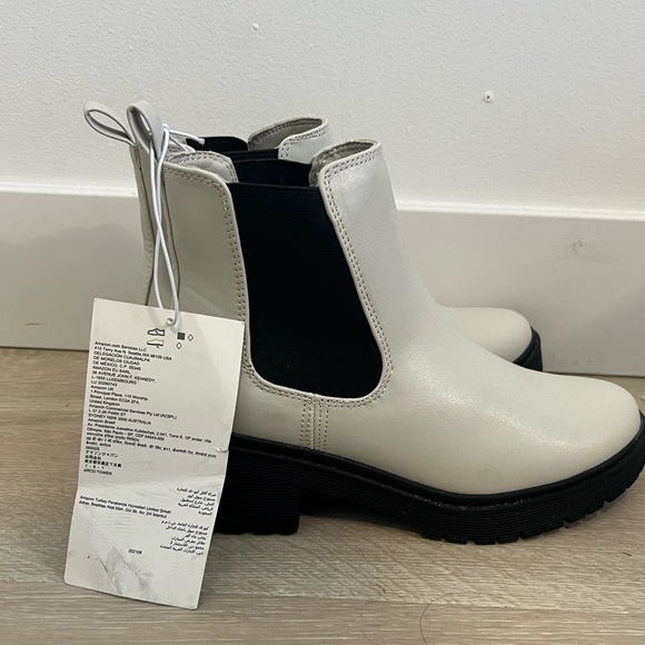 Brand New Never Worn White Chelsea Boots - Picture 5 of 7